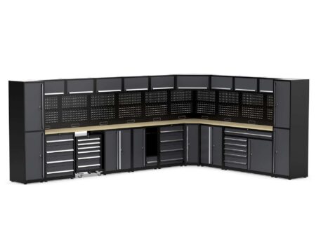 A black workbench with drawers and cabinets. Lekker komplett garasjeinnredning - Svart. Kaiser 108