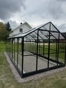 drivhus Bergen XL. Solid drivhus for tøft klima. Drivhus i aluminium. Drivhus med herdet sikkerhetsglass