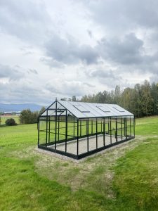 drivhus Bergen XL. Solid drivhus for tøft klima. Drivhus i aluminium. Drivhus med herdet sikkerhetsglass