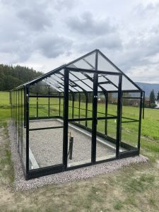 drivhus Bergen XL. Solid drivhus for tøft klima. Drivhus i aluminium. Drivhus med herdet sikkerhetsglass