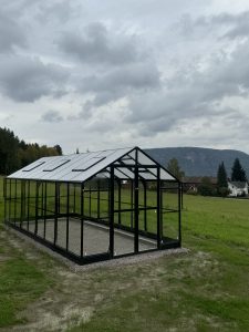 drivhus Bergen XL. Solid drivhus for tøft klima. Drivhus i aluminium. Drivhus med herdet sikkerhetsglass