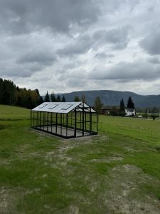 drivhus Bergen XL. Solid drivhus for tøft klima. Drivhus i aluminium. Drivhus med herdet sikkerhetsglass