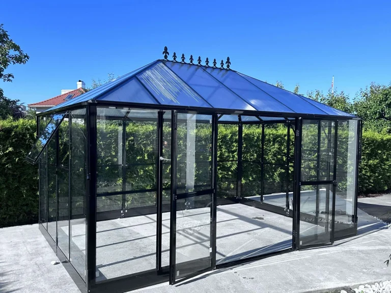 Drivhus Modell Kongsberg – Kraft, kvalitet og eleganse for hagen din